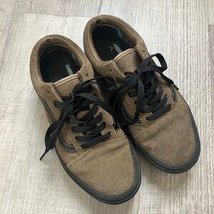 Vans Unisex Green/Tan Classic Sneakers - Women’s 7
